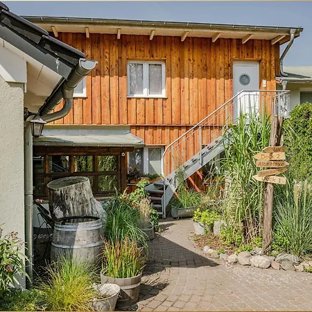 Becker Luv Apartment *